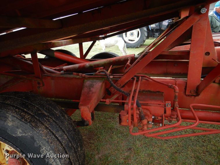 image for item KP9150 New Holland Stackliner 1033  bale stacker