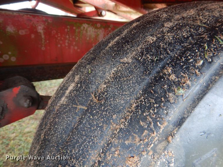 image for item KP9150 New Holland Stackliner 1033  bale stacker