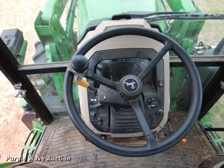 image for item KP9158 2018 John Deere 6105E  MFWD tractor