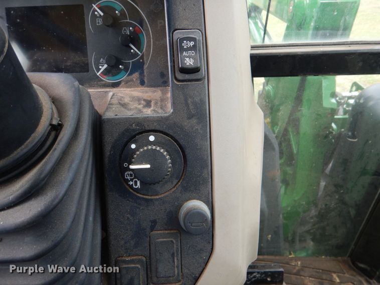 image for item KP9158 2018 John Deere 6105E  MFWD tractor