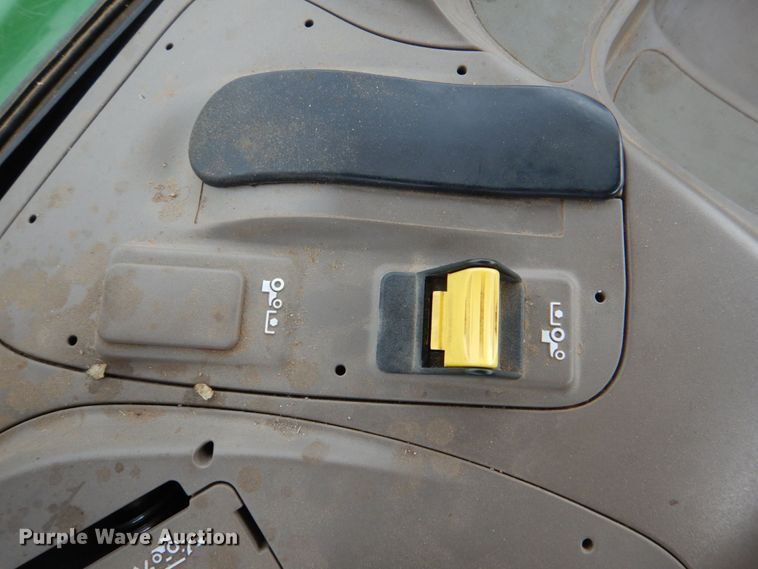 image for item KP9158 2018 John Deere 6105E  MFWD tractor