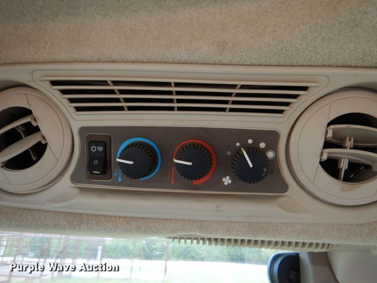 image for item KP9158 2018 John Deere 6105E  MFWD tractor