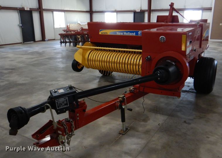 image for item KP9248 2010 New Holland BC5070  small square baler