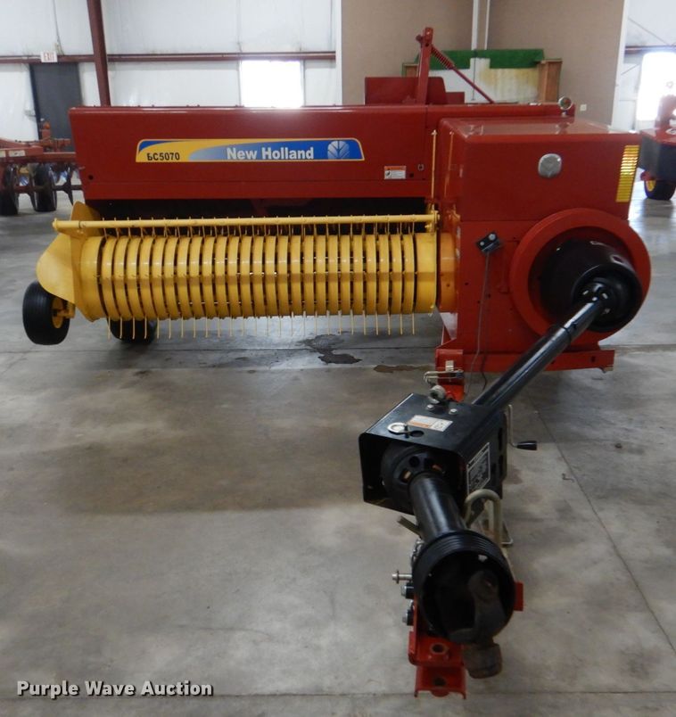 image for item KP9248 2010 New Holland BC5070  small square baler