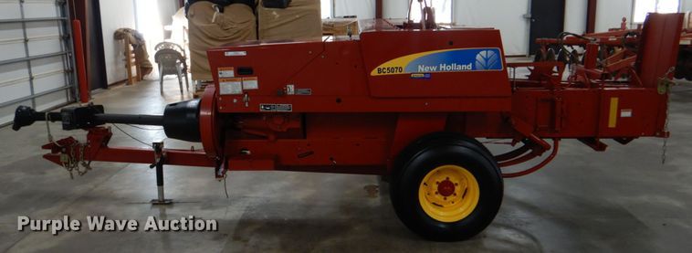 image for item KP9248 2010 New Holland BC5070  small square baler