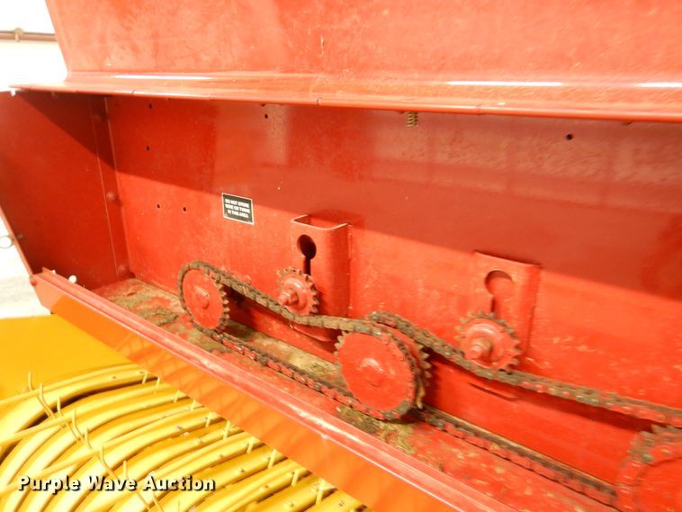 image for item KP9248 2010 New Holland BC5070  small square baler