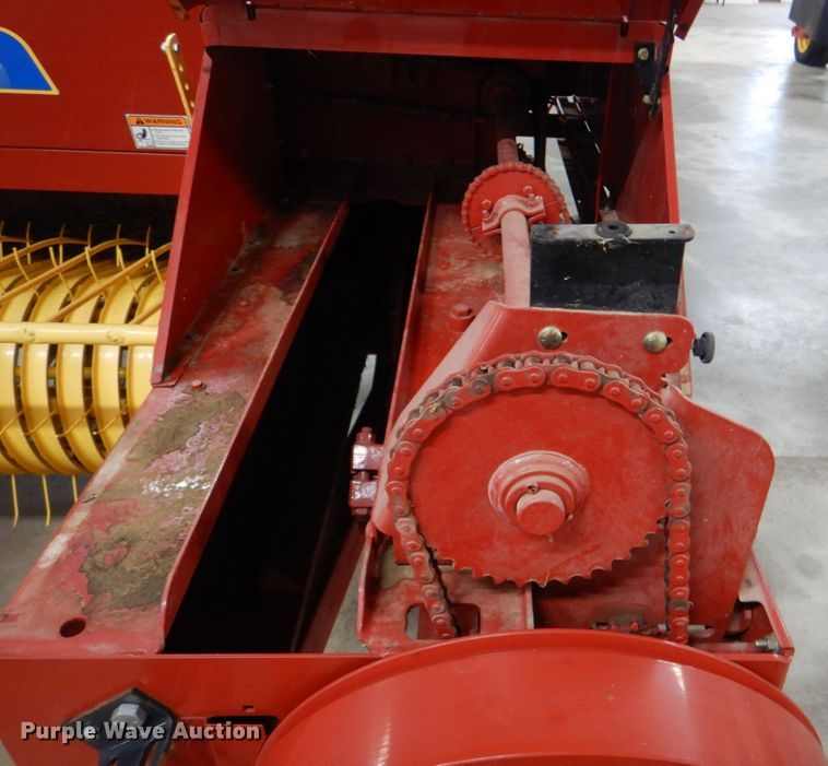 image for item KP9248 2010 New Holland BC5070  small square baler