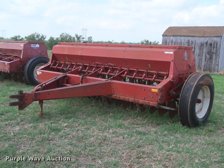 image for item KR9873 International 5100  grain drill