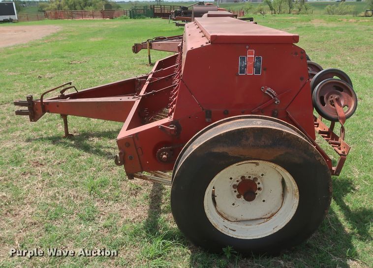 image for item KR9873 International 5100  grain drill