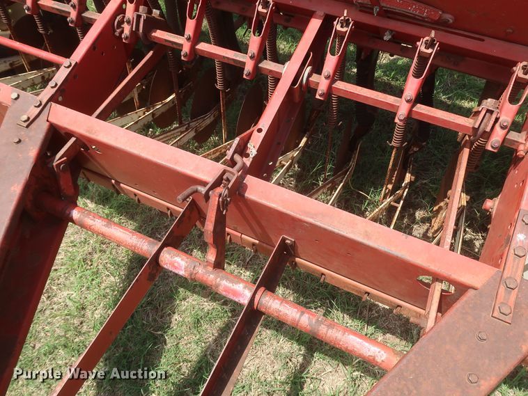 image for item KR9873 International 5100  grain drill