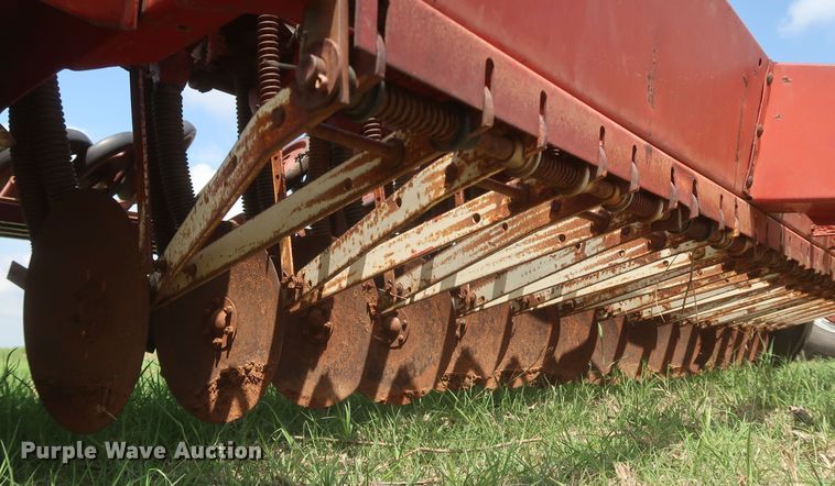 image for item KR9873 International 5100  grain drill