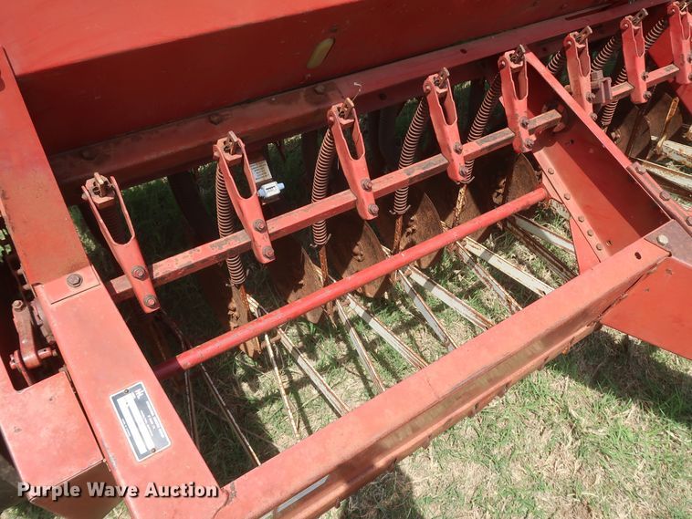 image for item KR9873 International 5100  grain drill
