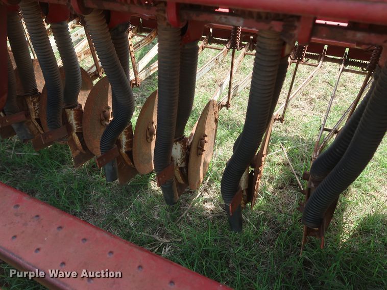 image for item KR9873 International 5100  grain drill