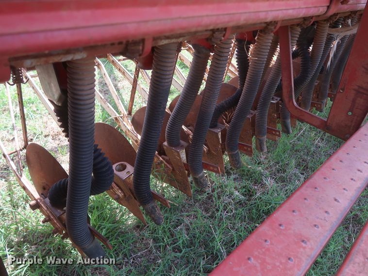 image for item KR9873 International 5100  grain drill