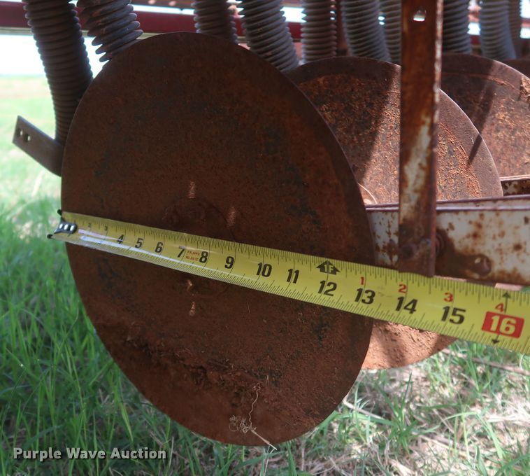 image for item KR9873 International 5100  grain drill