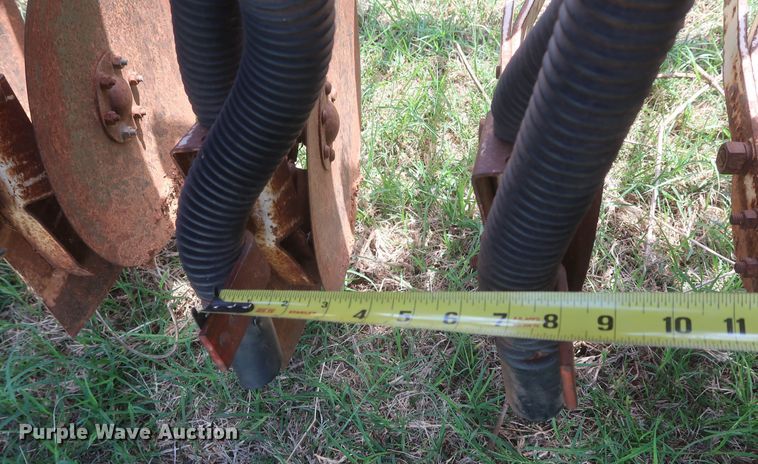 image for item KR9873 International 5100  grain drill