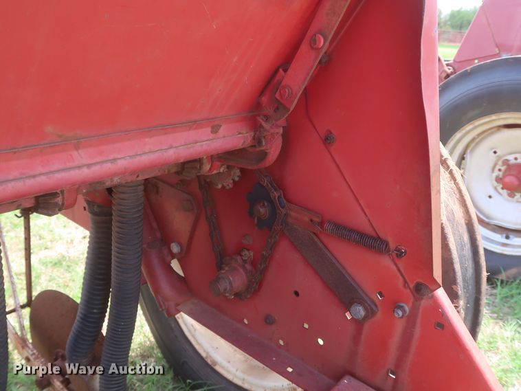 image for item KR9873 International 5100  grain drill