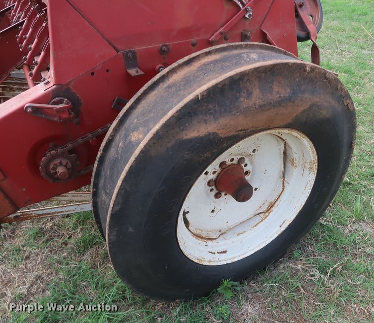 image for item KR9873 International 5100  grain drill