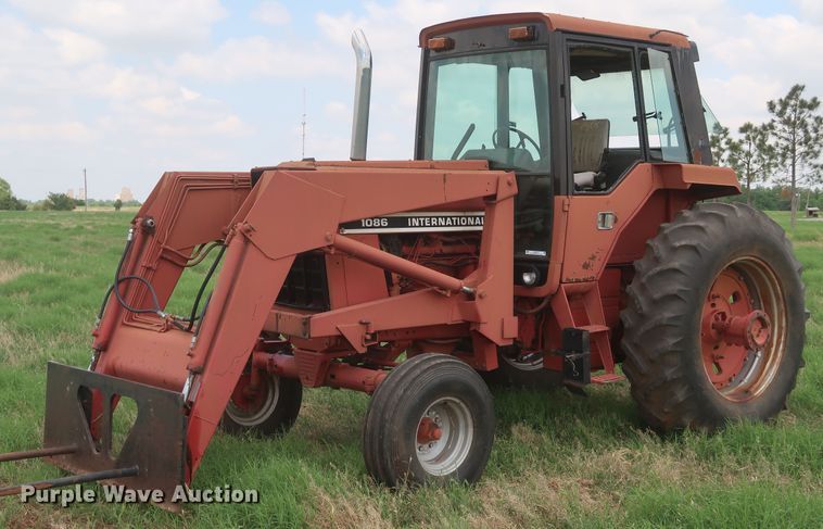 image for item KR9874 1981 International 1086  tractor