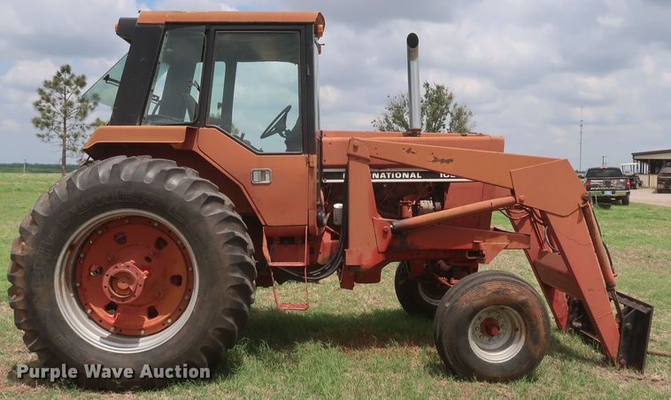 image for item KR9874 1981 International 1086  tractor