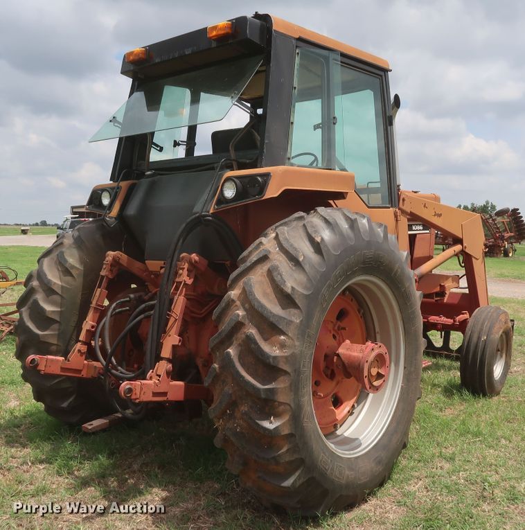 image for item KR9874 1981 International 1086  tractor