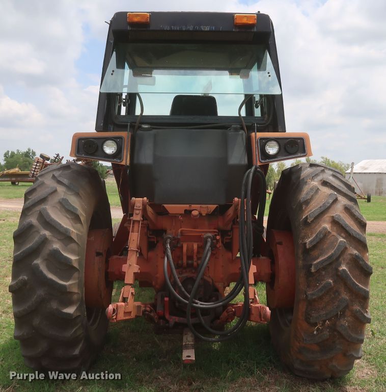 image for item KR9874 1981 International 1086  tractor