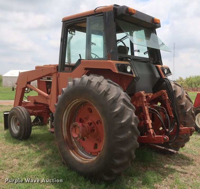 image for item KR9874 1981 International 1086  tractor