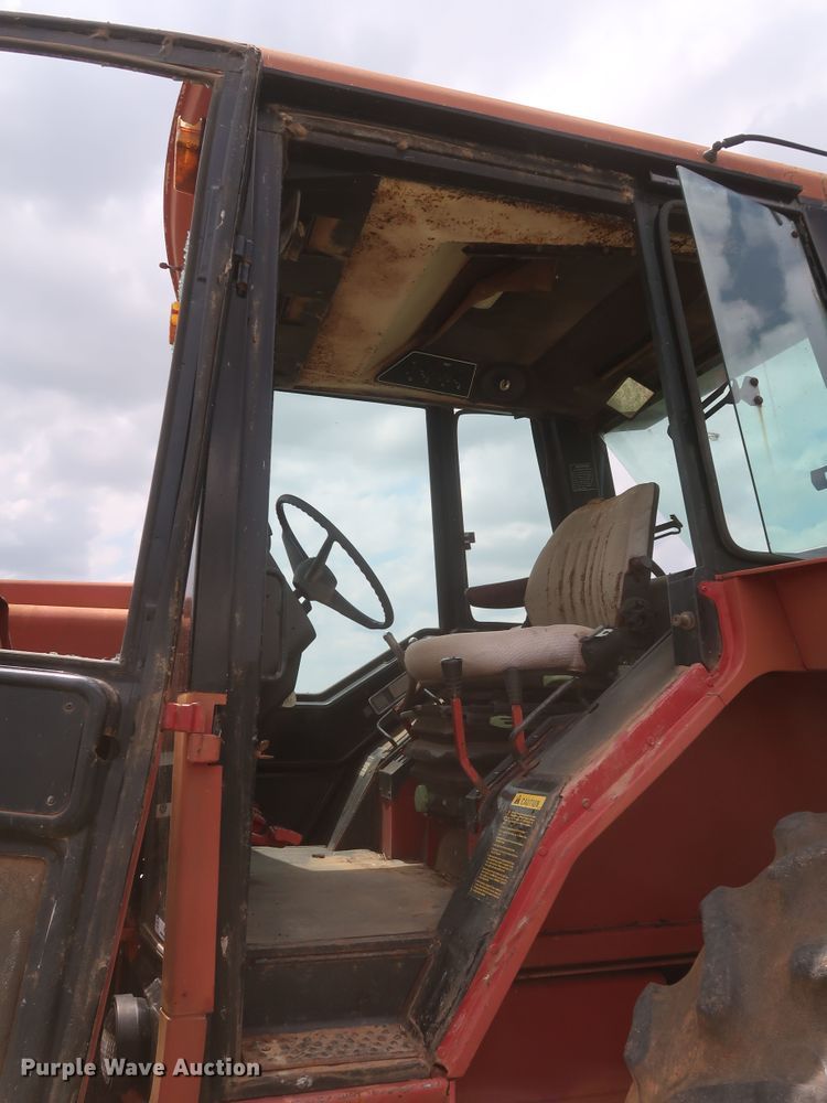 image for item KR9874 1981 International 1086  tractor