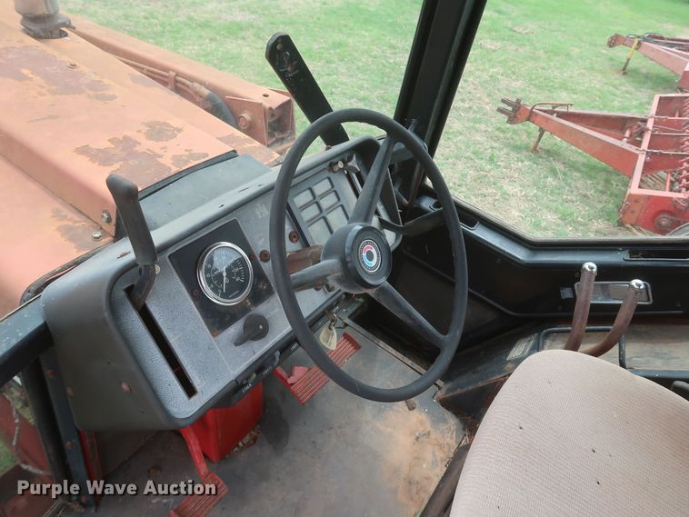image for item KR9874 1981 International 1086  tractor