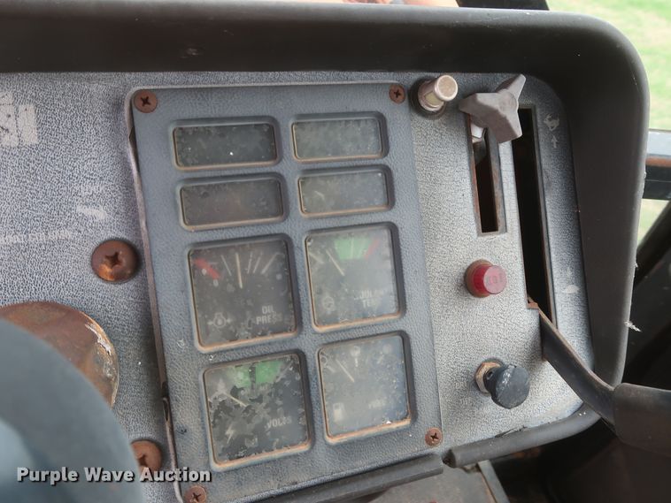 image for item KR9874 1981 International 1086  tractor