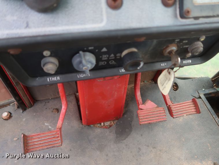 image for item KR9874 1981 International 1086  tractor