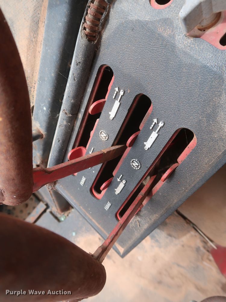 image for item KR9874 1981 International 1086  tractor