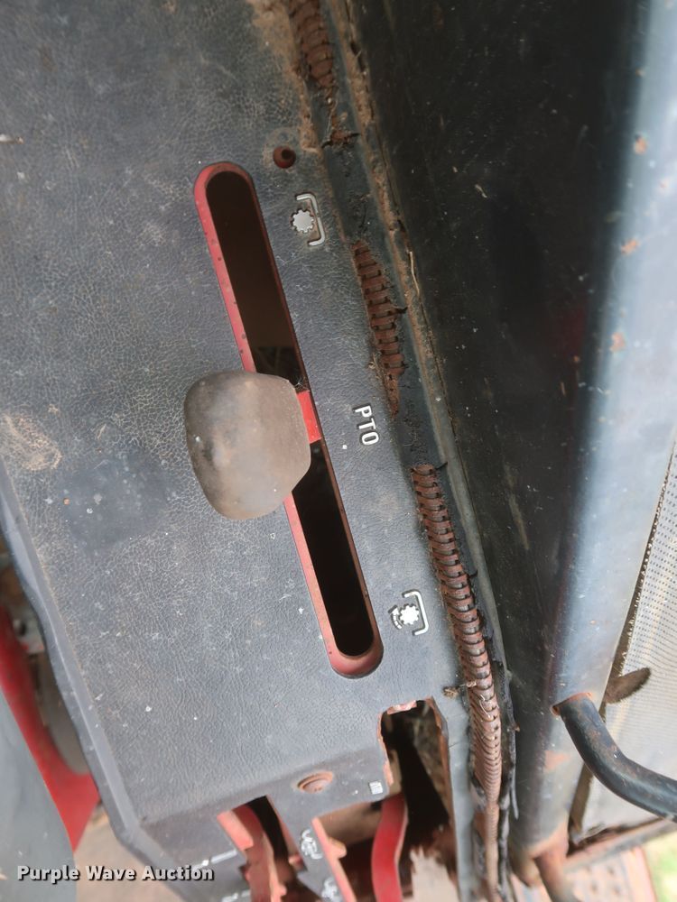 image for item KR9874 1981 International 1086  tractor