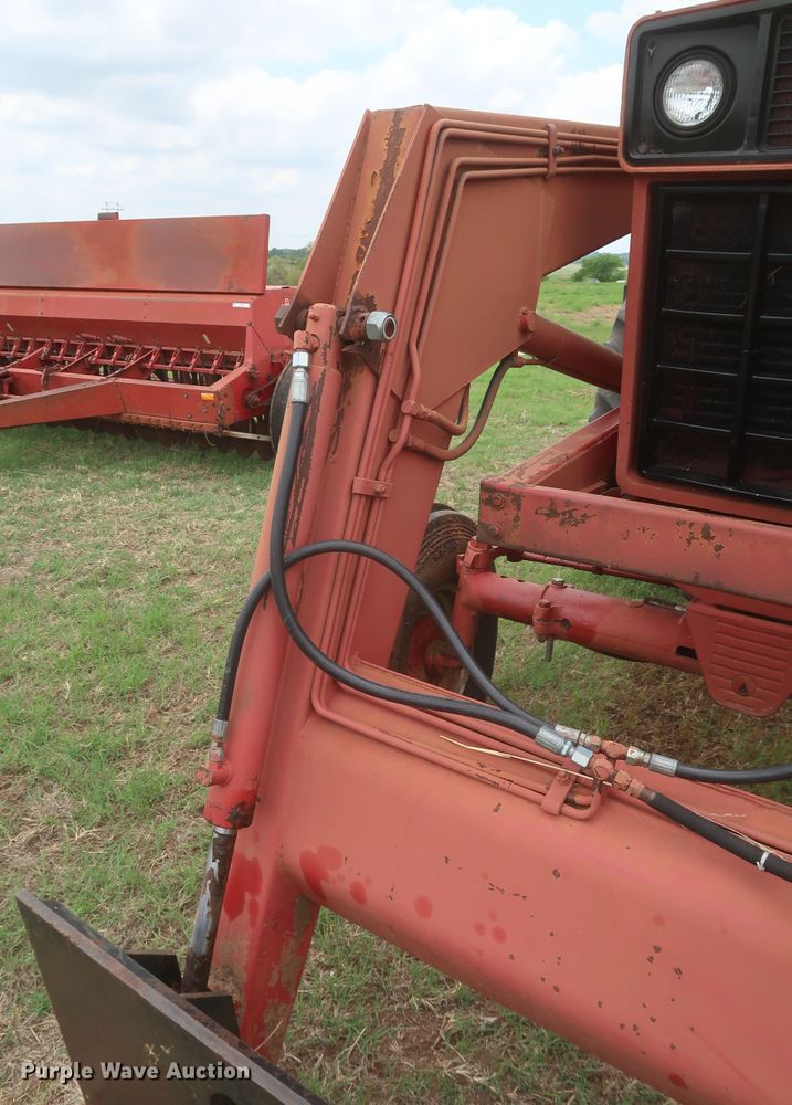 image for item KR9874 1981 International 1086  tractor