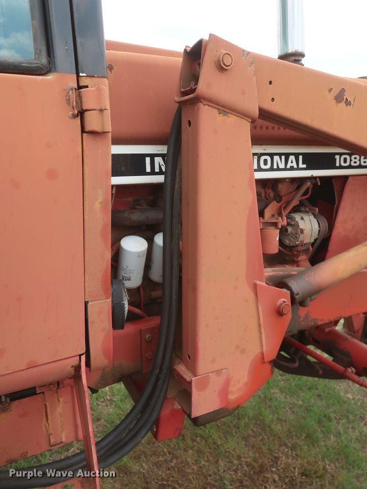 image for item KR9874 1981 International 1086  tractor