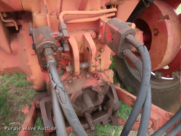 image for item KR9874 1981 International 1086  tractor