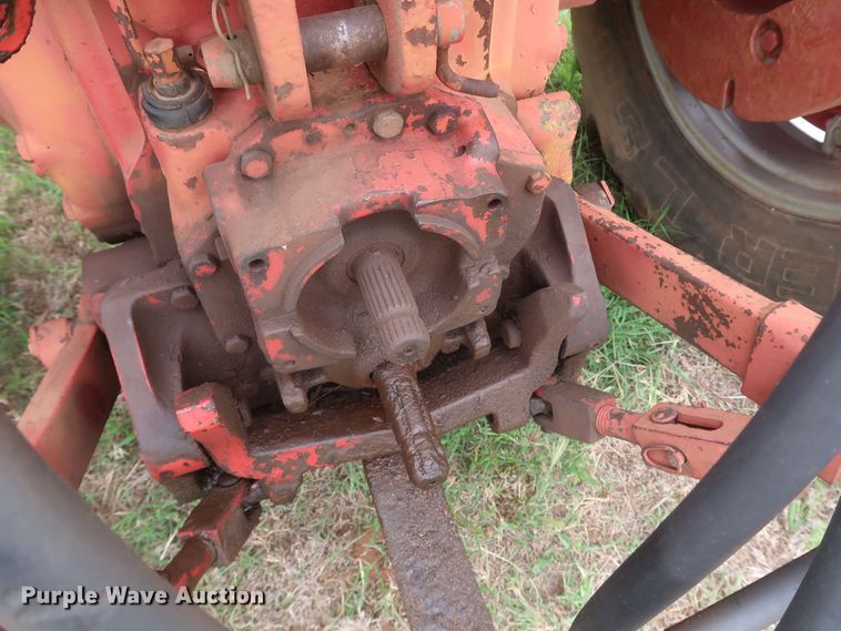 image for item KR9874 1981 International 1086  tractor