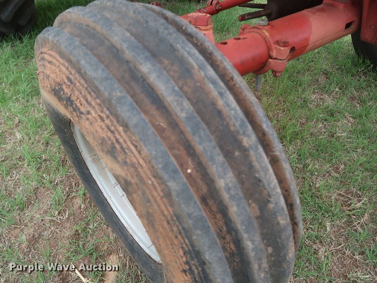 image for item KR9874 1981 International 1086  tractor