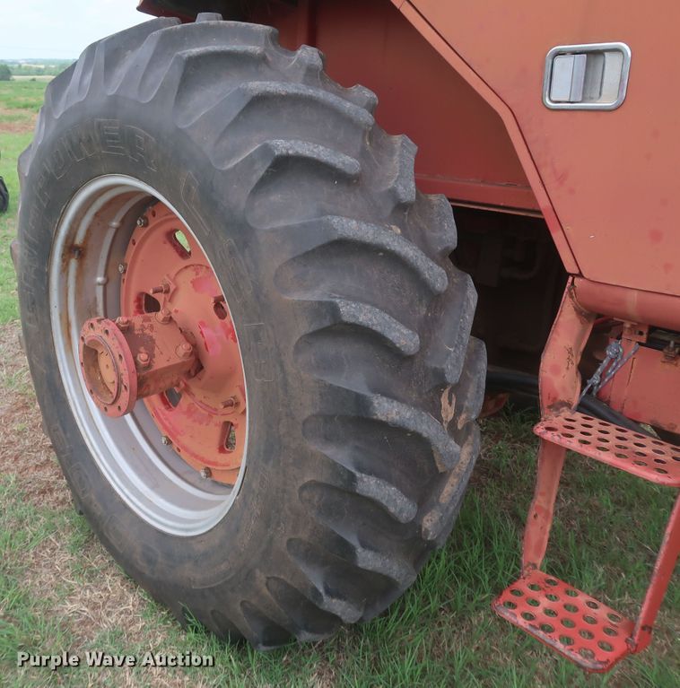 image for item KR9874 1981 International 1086  tractor