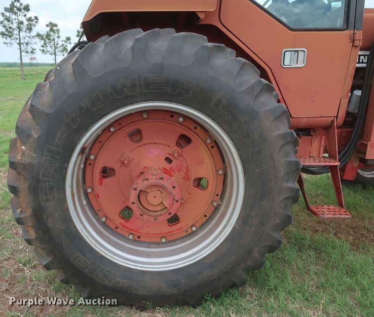 image for item KR9874 1981 International 1086  tractor