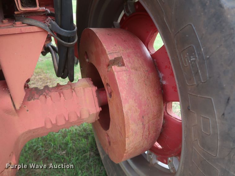 image for item KR9874 1981 International 1086  tractor