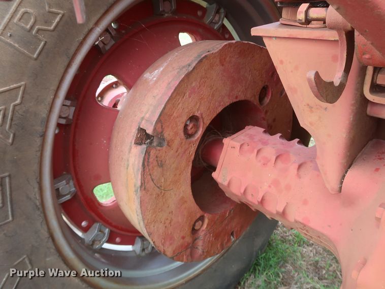 image for item KR9874 1981 International 1086  tractor