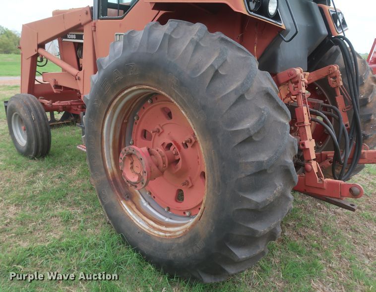 image for item KR9874 1981 International 1086  tractor