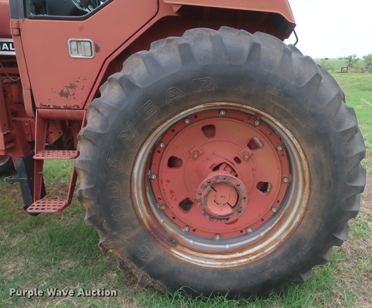 image for item KR9874 1981 International 1086  tractor