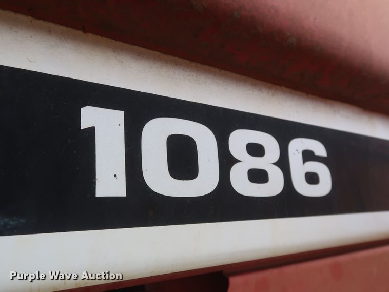 image for item KR9874 1981 International 1086  tractor