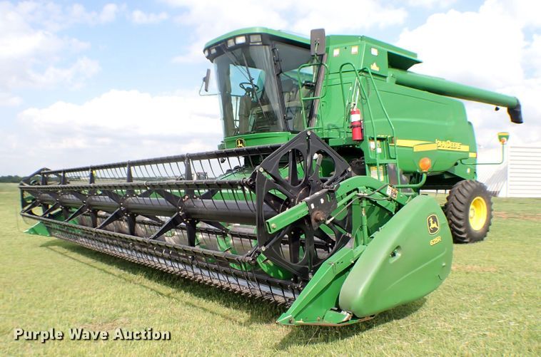 image for item MF9390 2004 John Deere 9560  combine