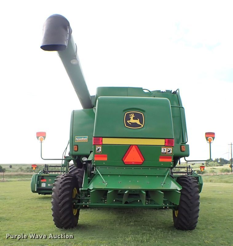 image for item MF9390 2004 John Deere 9560  combine