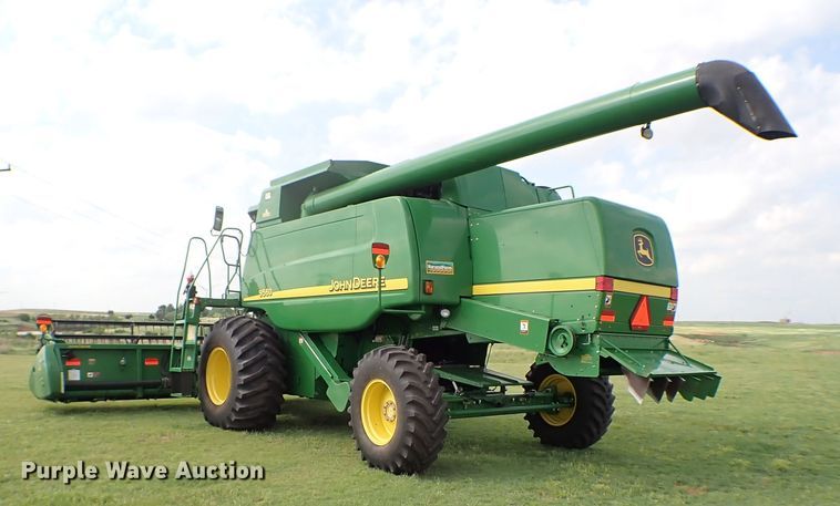 image for item MF9390 2004 John Deere 9560  combine