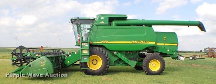 image for item MF9390 2004 John Deere 9560  combine