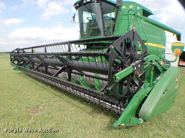 image for item MF9390 2004 John Deere 9560  combine